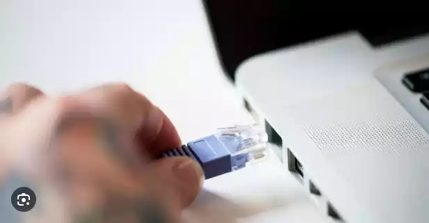 kabel yang digunakan untuk menghubungkan router ke cpu disebut